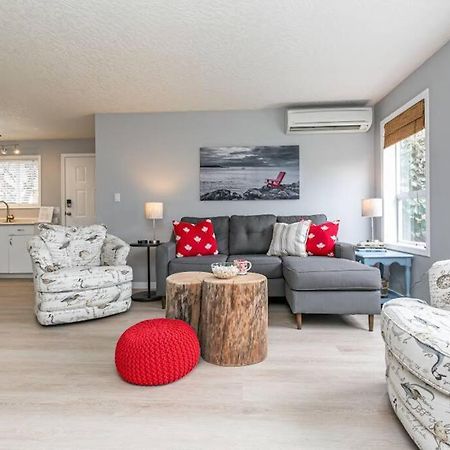 Lovely 2 Bedroom Suite Steps From The Beach Victoria Kültér fotó