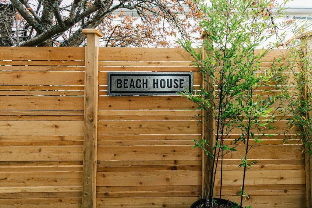 Lovely 2 Bedroom Suite Steps From The Beach Victoria Kültér fotó