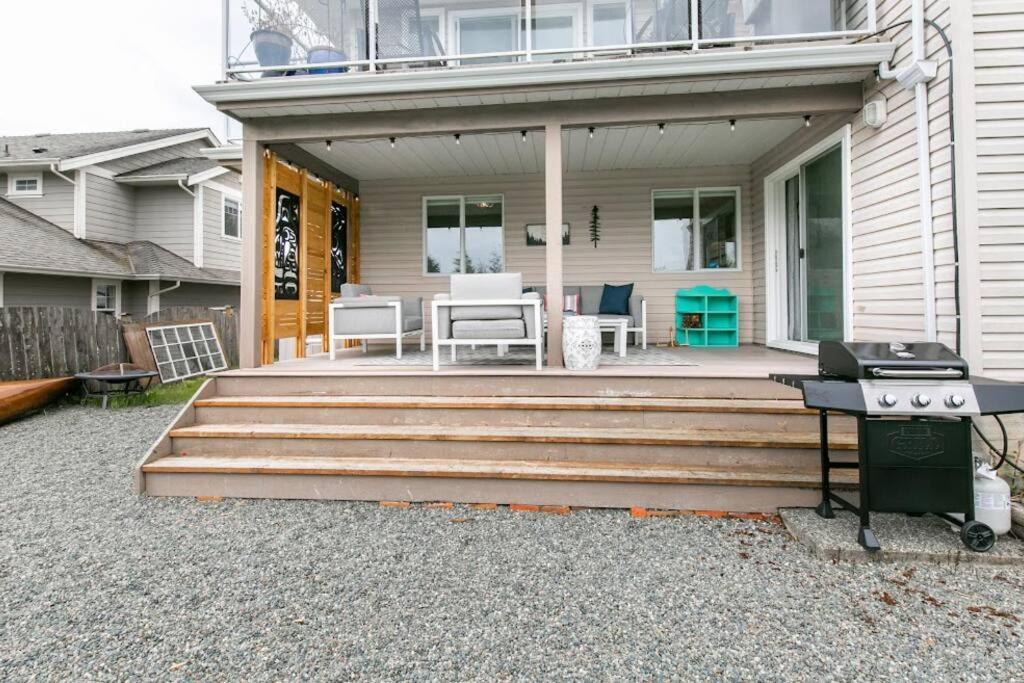 Lovely 2 Bedroom Suite Steps From The Beach Victoria Kültér fotó